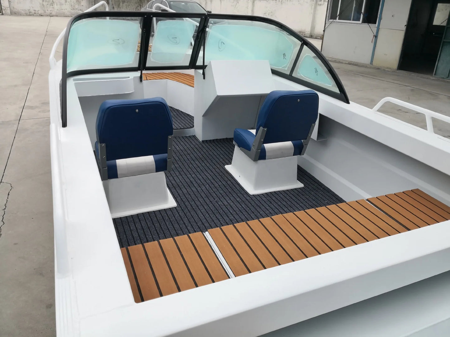 Premium 6-8 Passenger Aluminum Alloy Fishing Boat - River & Sport Yacht